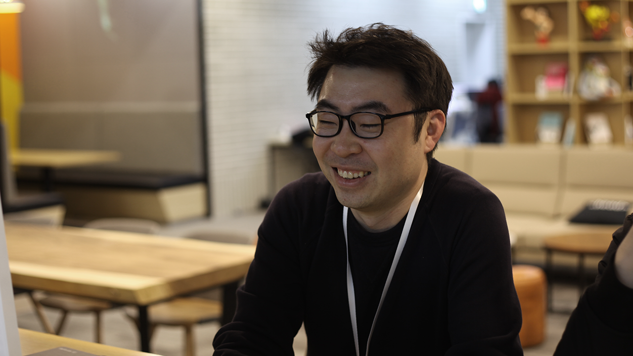 영업과 운영 전반을 맡고 계신 최영진 대표님의 사진입니다.