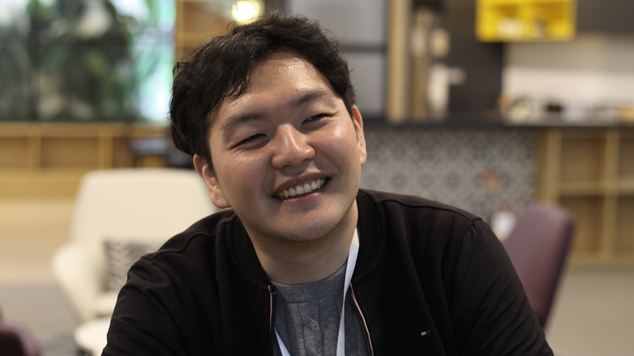 개발 전반을 책임지고 계신 권정빈 대표님의 사진입니다.